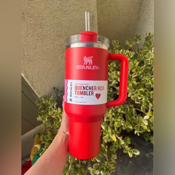 LIMITED EDITION Stanley Valentine Target Red 40oz Tumbler(STANLEY CUP ONLY) - Picture 3 of 9